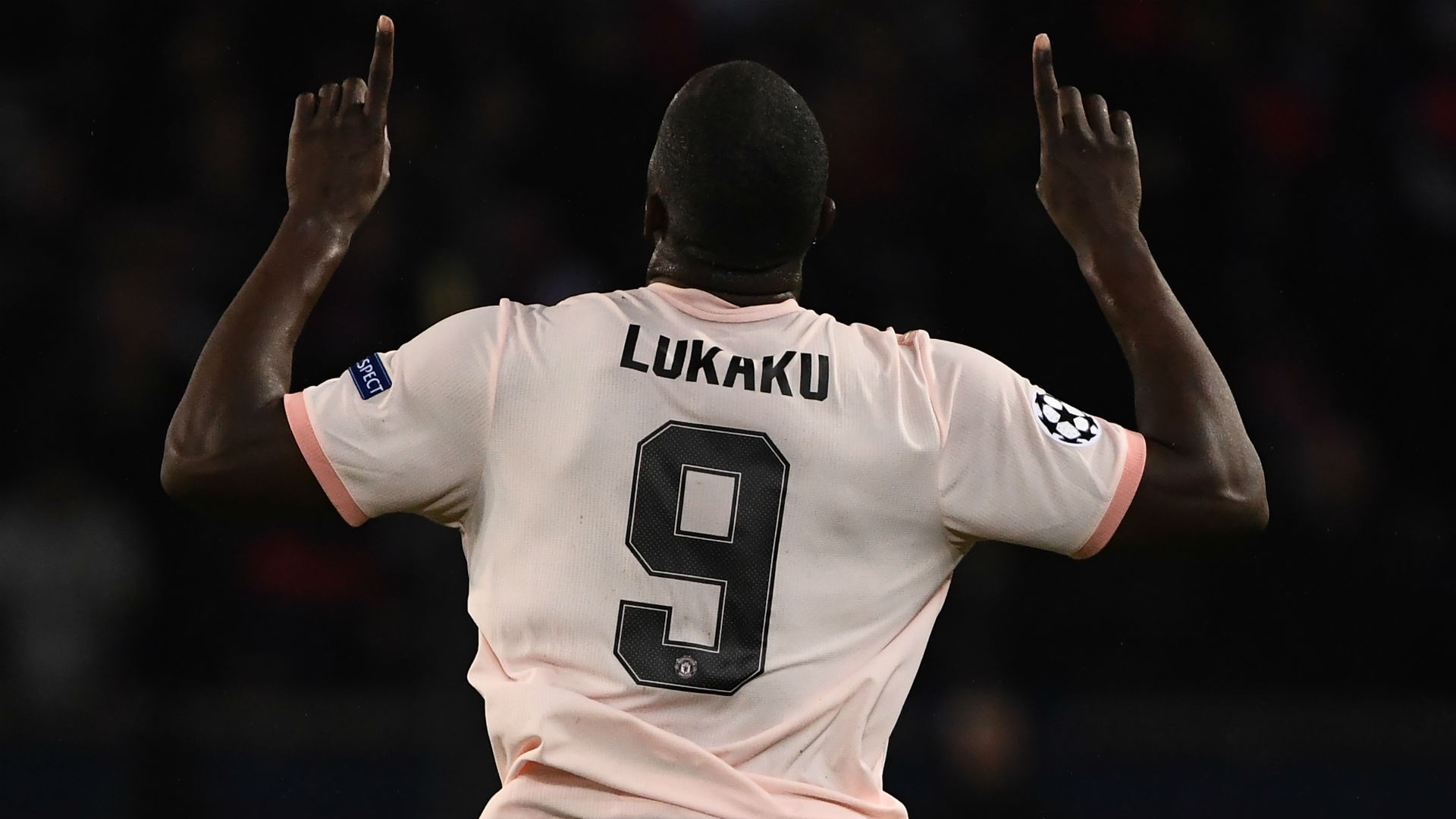 Man Utd, cơn điên tại Paris và 2 kẻ 