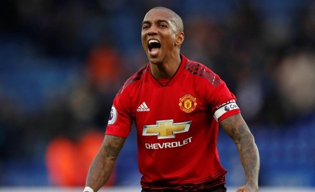 Lazio muốn mua Ashley Young - Bóng Đá
