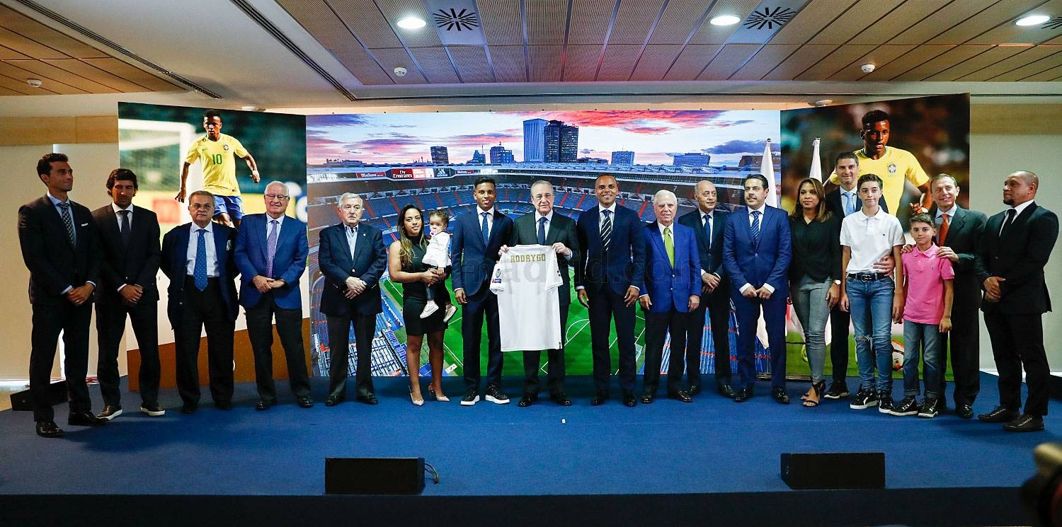 Thêm tân binh chính thức ra mắt Real Madrid - Bóng Đá
