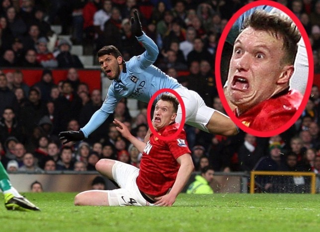 10 tình huống Phil Jones trở thành cảm hứng 'meme' trong màu áo M.U (P1) - Bóng Đá