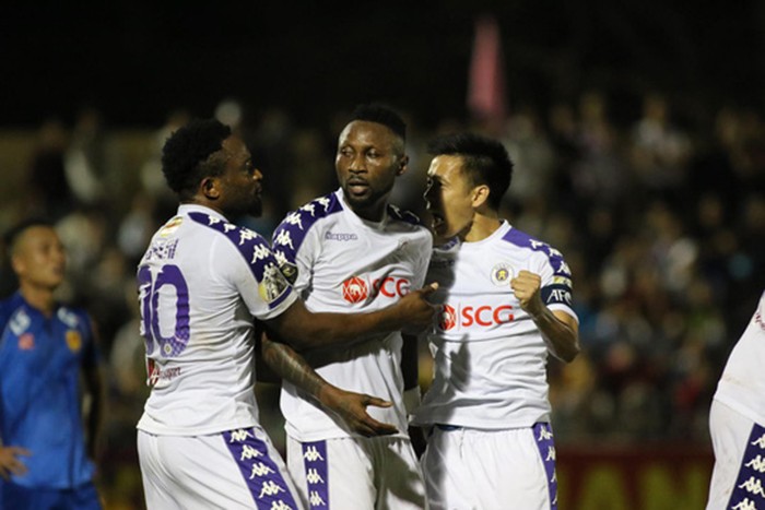 Dư âm Quảng Nam 1-1 Hà Nội: Nhà vua đã biết run sợ? - Bóng Đá