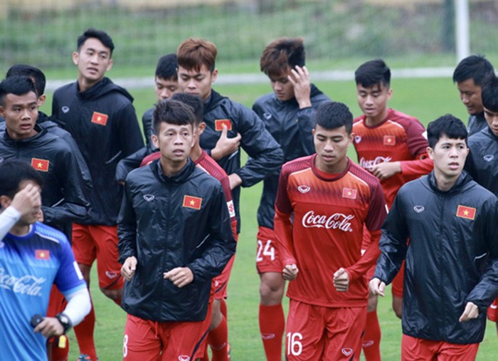 Lộ bộ đôi tiền vệ trung tâm 