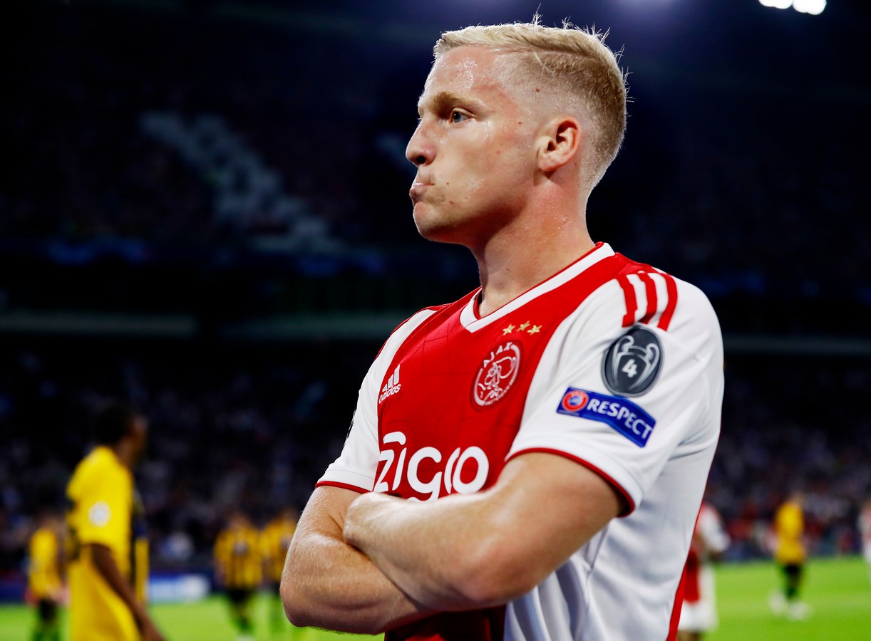 Van de Beek denies agreeing to join Real Madrid - Bóng Đá