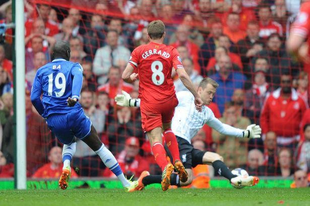 Robertson trượt ngã như Gerrard - Bóng Đá