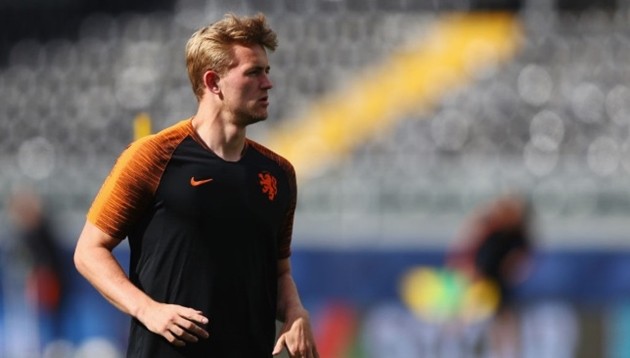 Cillessen nói gì với De Ligt - Bóng Đá