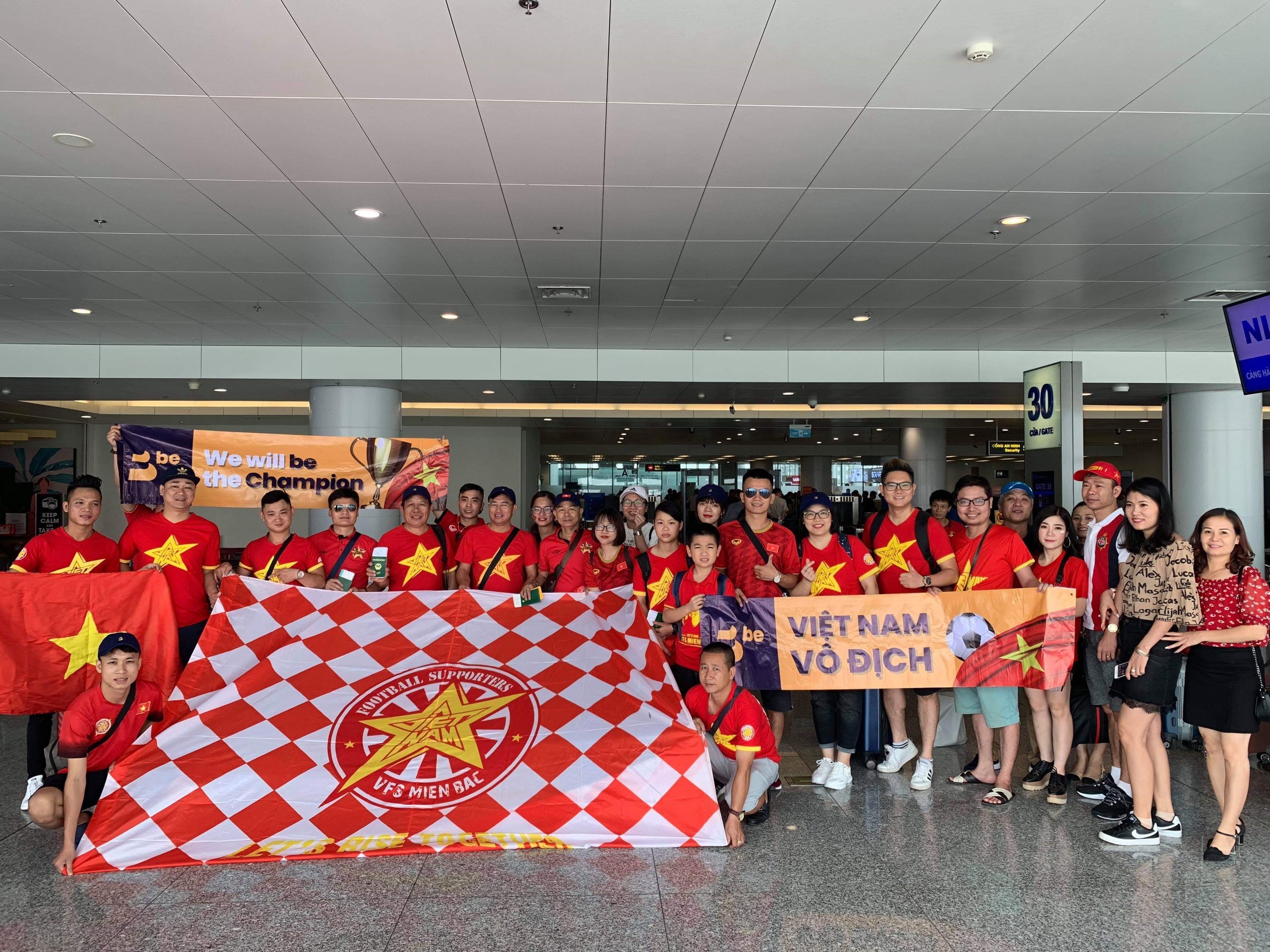 Fan Việt Nam đổ bộ Buriram 