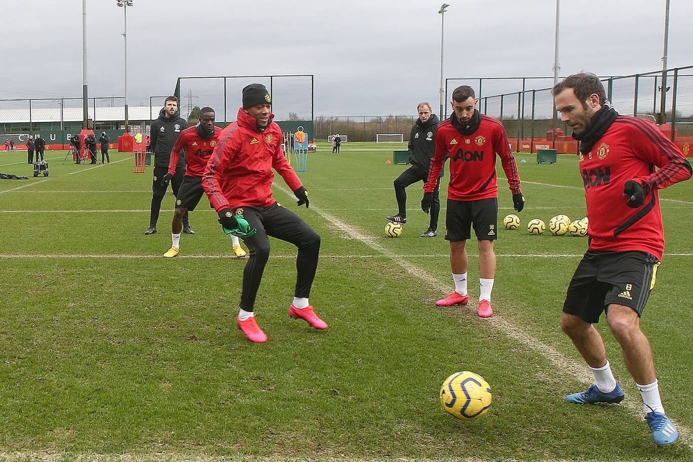 Ảnh Fernandes có buổi Man Utd tập luyện đầu tiên - Bóng Đá