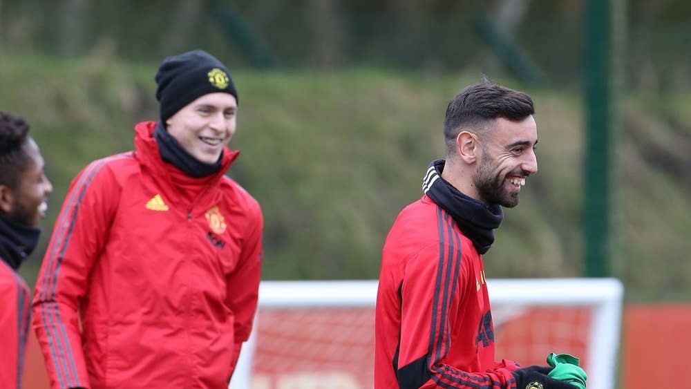 Ảnh Fernandes có buổi Man Utd tập luyện đầu tiên - Bóng Đá