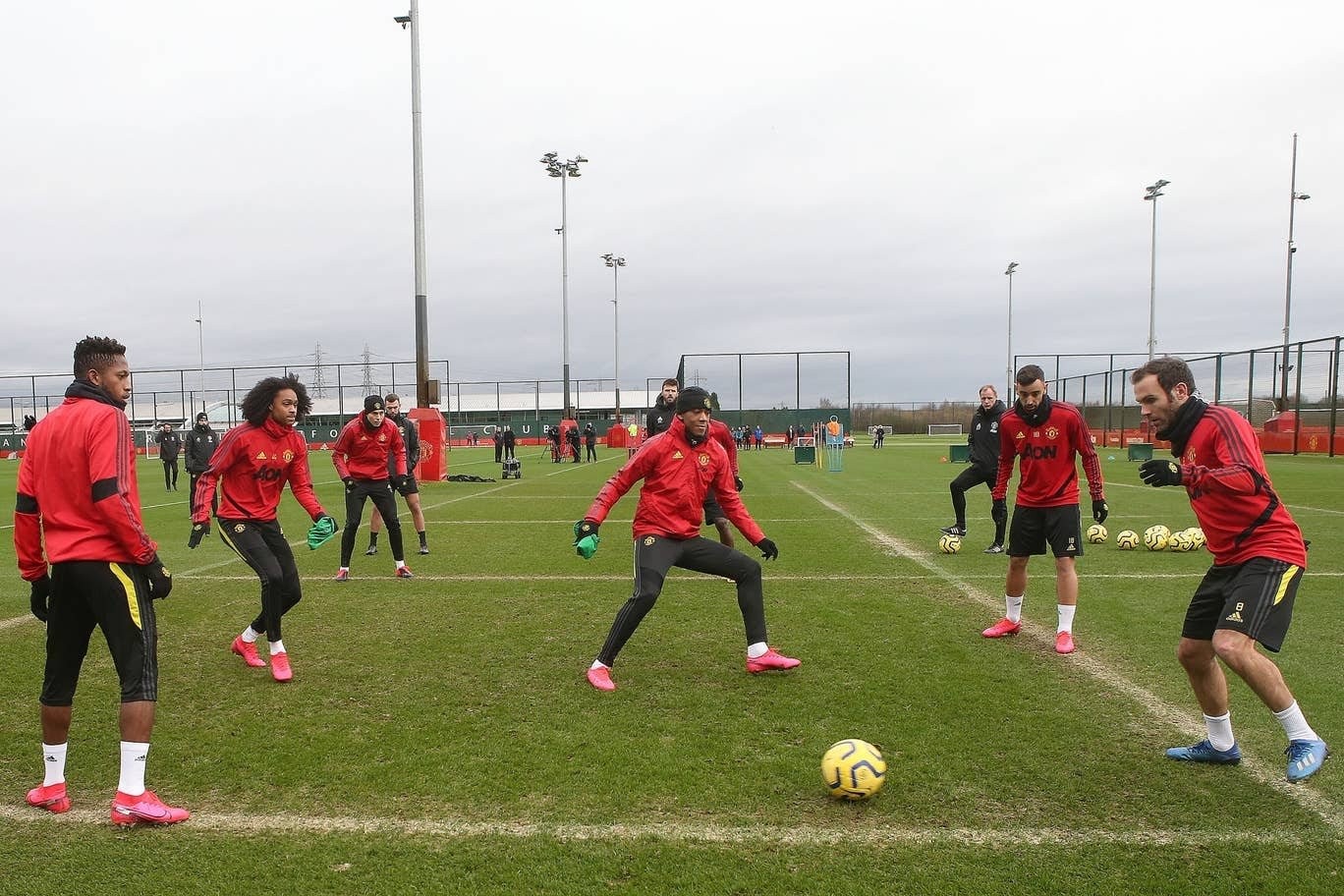 Ảnh Fernandes có buổi Man Utd tập luyện đầu tiên - Bóng Đá