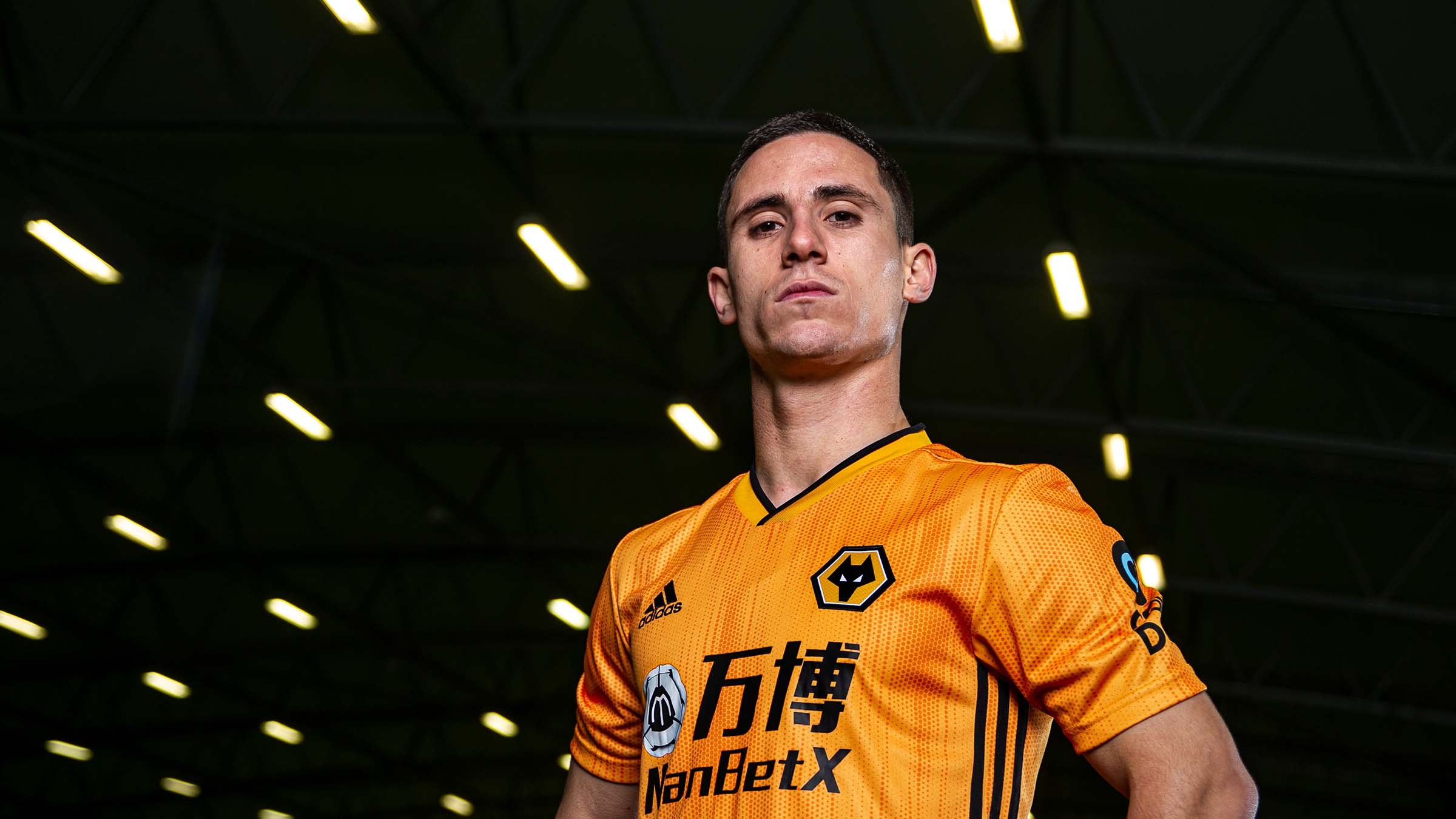 Official: Wolves sign Podence - Bóng Đá