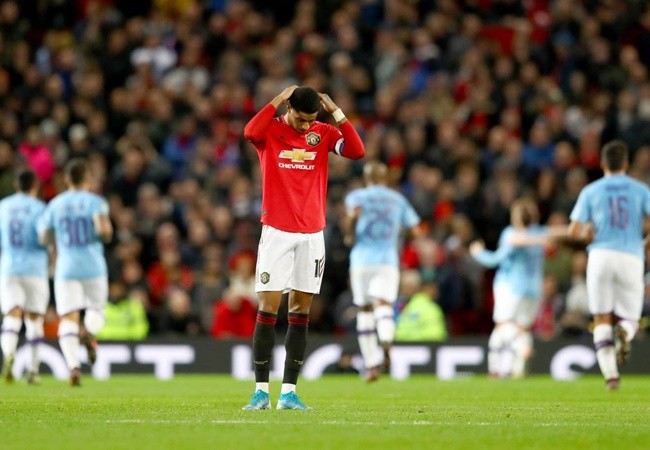 Tiếng la ó vang vọng khắp Old Trafford - Bóng Đá