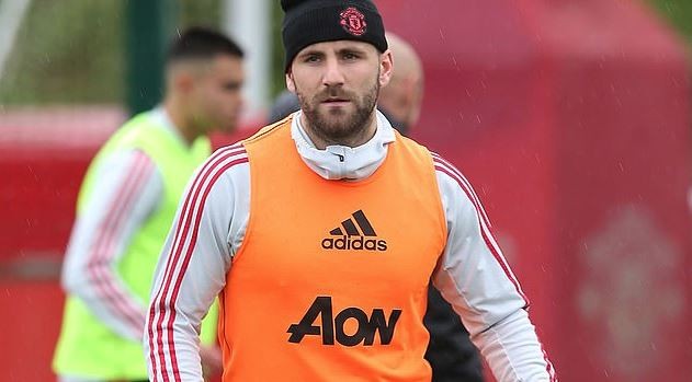 Shaw đến sân tập đầu tiên - Bóng Đá