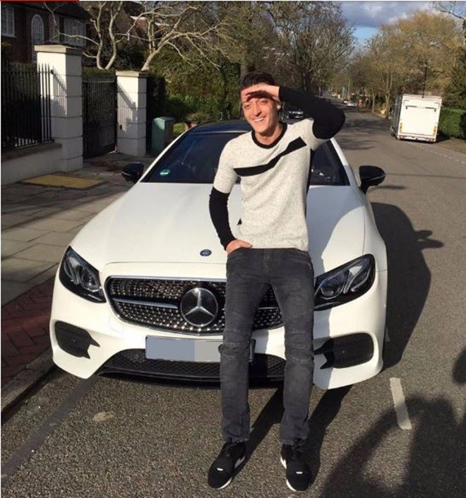 Bộ sưu tập xế hộp của Mesut Ozil (The Sun) - Bóng Đá