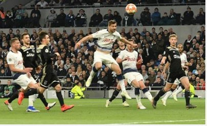 TRỰC TIẾP Tottenham 0-1 Ajax: Gà trống bị ép sân (H1) - Bóng Đá