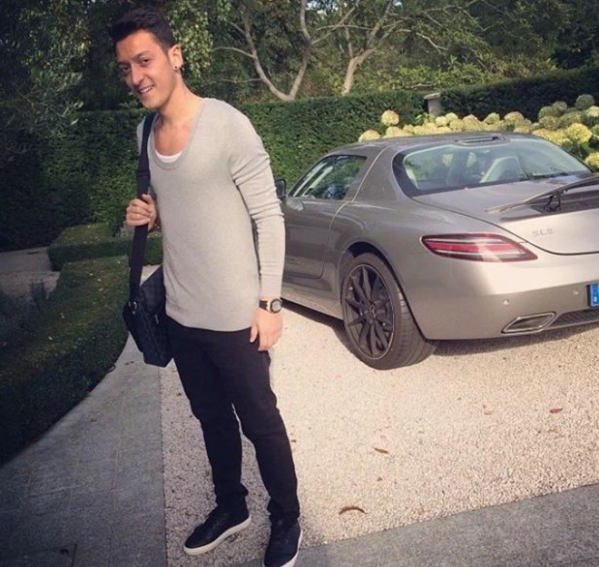 Bộ sưu tập xế hộp của Mesut Ozil (The Sun) - Bóng Đá