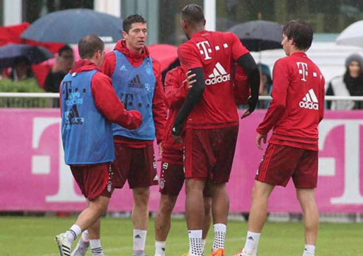 Lewandowski tẩn nhau với Coman - Bóng Đá