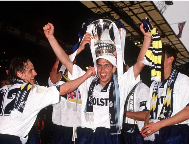 Danh thủ Justin Edinburgh qua đời ở tuổi 49 (The Sun) - Bóng Đá