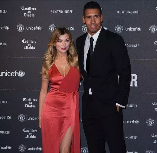 Vợ Smalling sinh con trai - Bóng Đá