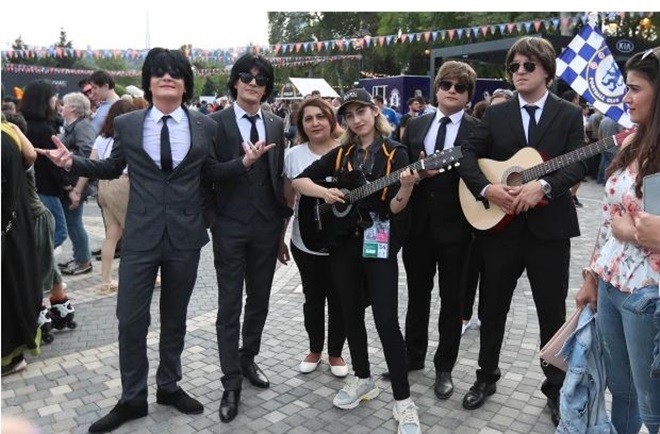 Fan Arsenal và Chelsea tại Baku (The Sun) - Bóng Đá