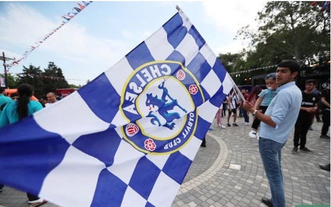Fan Arsenal và Chelsea tại Baku (The Sun) - Bóng Đá