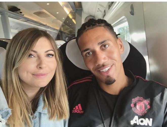 Vợ Smalling sinh con trai - Bóng Đá