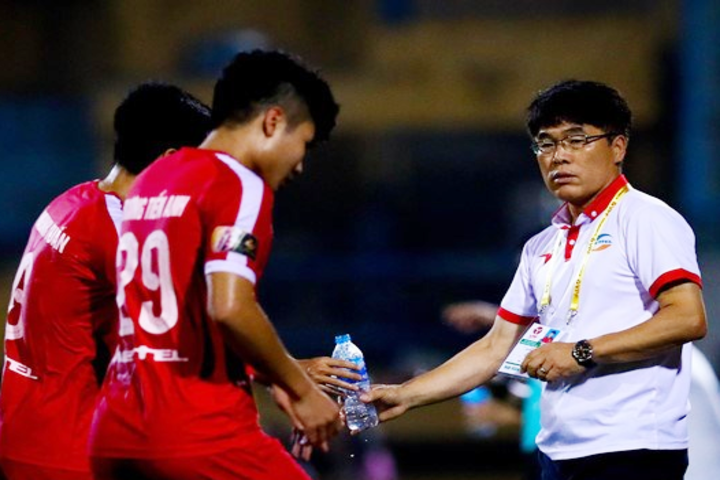 5 HLV rời ghế nóng: Sự khốc liệt và tàn nhẫn của V-League - Bóng Đá