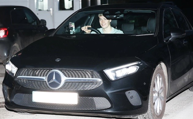 Nathan Bishop arrives at Man Utd training as goalkeeper closes in on transfer from Southend - Bóng Đá