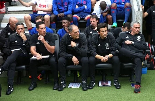 Emilio Alvarez được giữ lại duy nhất trong BHL Mourinho - Bóng Đá