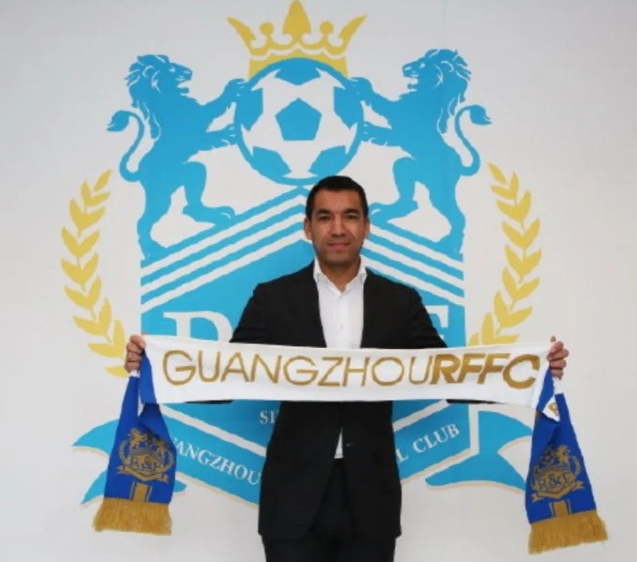 Arsenal legend Giovanni van Bronckhorst quits Man City to become boss of Chinese club Guangzhou - Bóng Đá