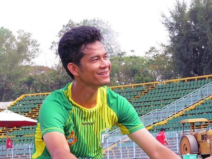 Cầu thủ tự đá về lưới nhà được giảm án - Bóng Đá