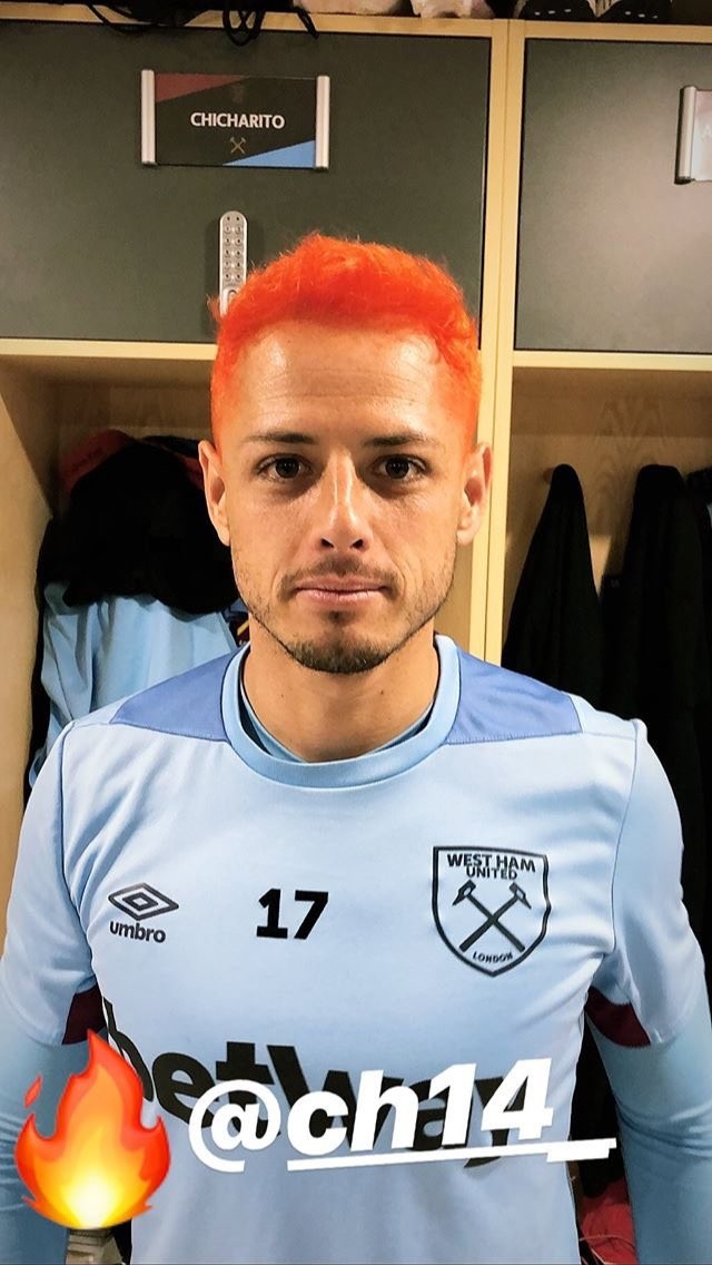 Choáng với mái đầu 'cam huỳnh quang' của cựu sao Man United (Chicharito) - Bóng Đá