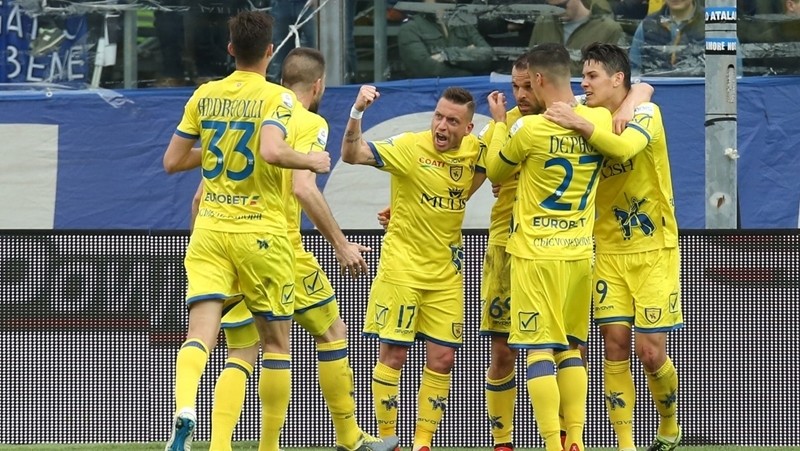 Trong ngày Liverpool ăn mừng Champions League, có 1 đội bóng khác cũng mở hội tưng bừng - Bóng Đá