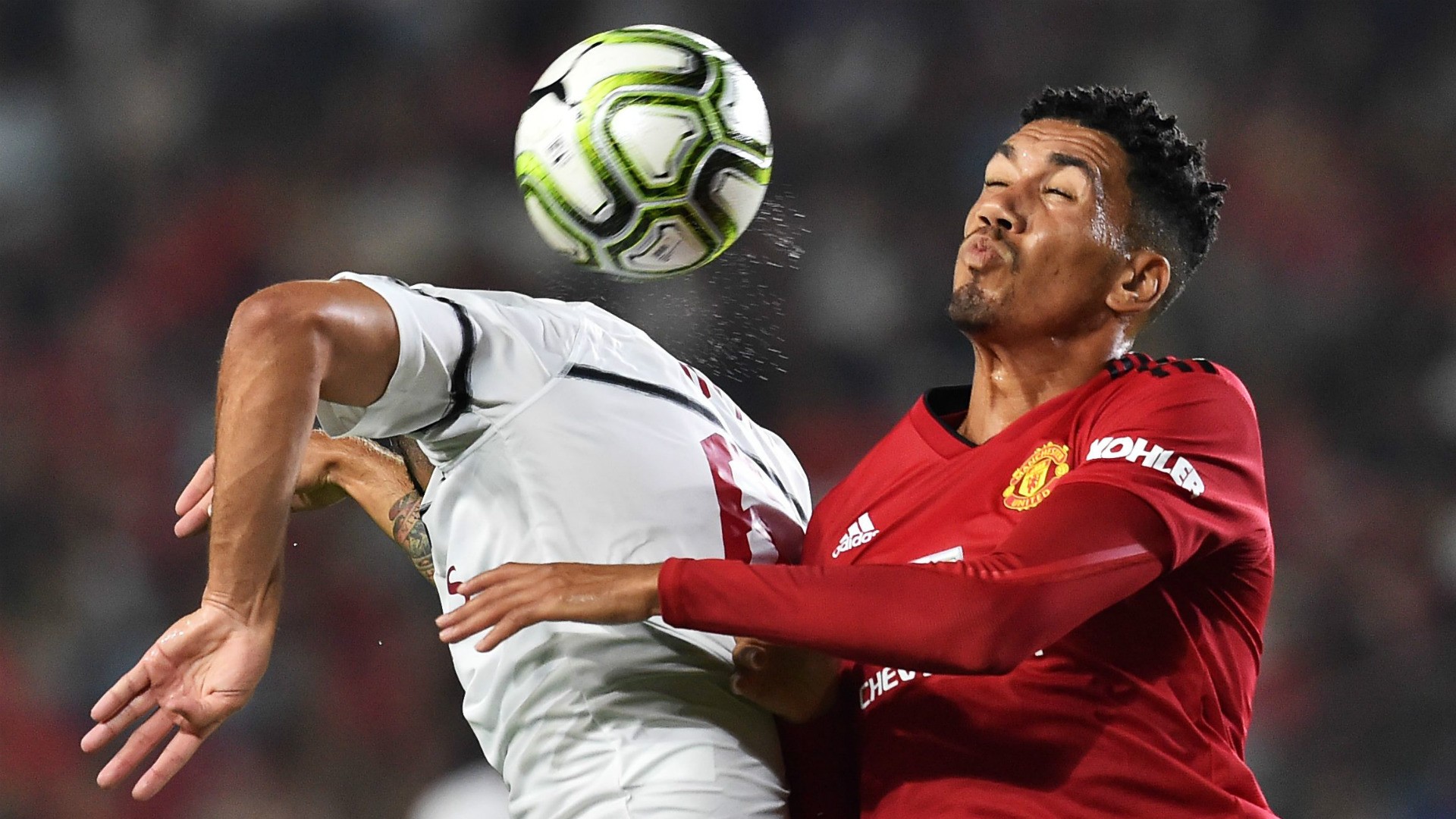 Smalling tôi biết điểm yếu của Messi - Bóng Đá