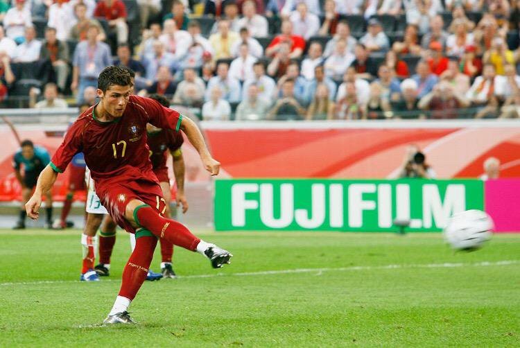 Huyền thoại! Ronaldo đã làm điều không tưởng trong 15 năm qua - Bóng Đá