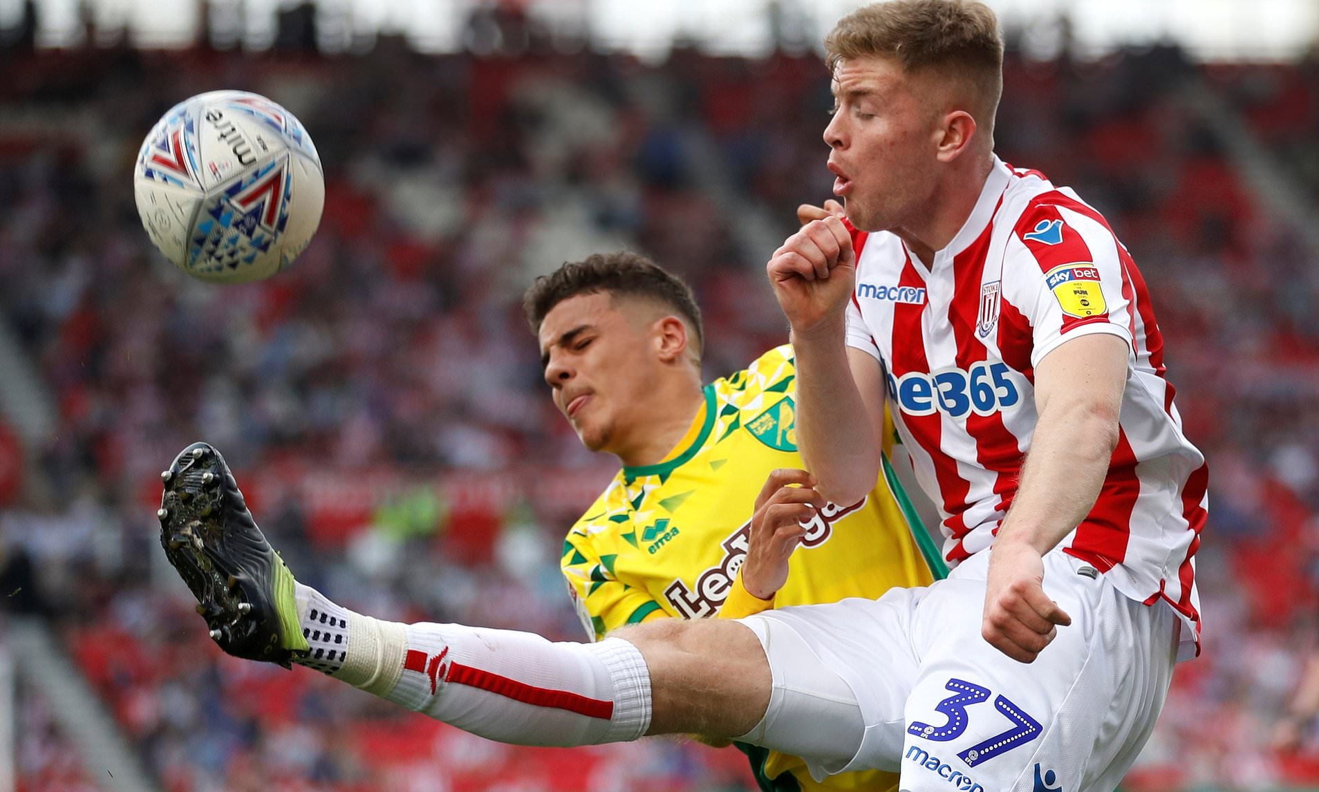 Stoke may find Manchester United offer too good to turn down, claims report - Nathan Collins - Bóng Đá