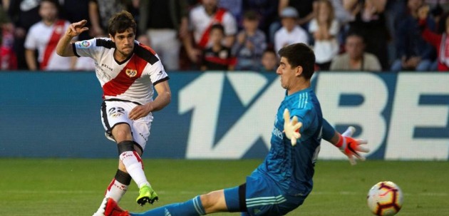 Courtois toả sáng, Zidane không cần mua thêm thủ môn - Bóng Đá