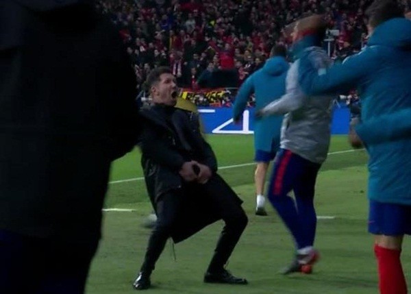 Ronaldo trước nguy cơ treo giò ở tứ kết Champions League - Bóng Đá