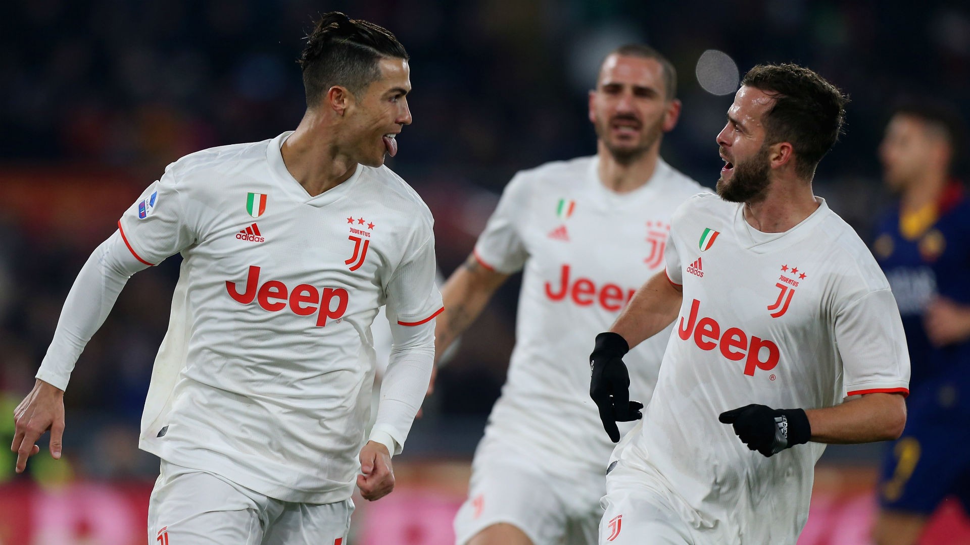 Cristiano Ronaldo ‘sends Chris Smalling back to Maidstone’ with outrageous piece of skill - Bóng Đá