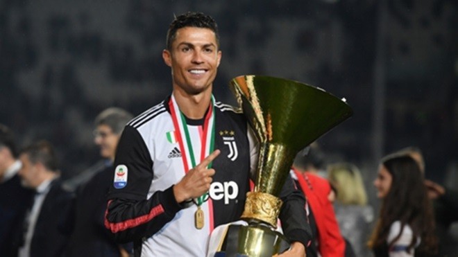 Ronaldo tạo dáng bên siêu xe McLaren (The Sun) - Bóng Đá
