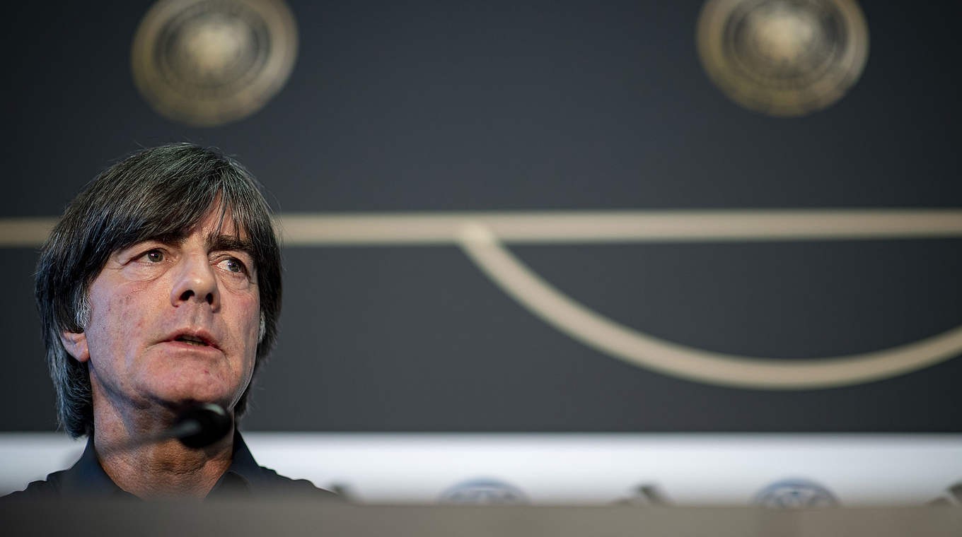 Joachim Low nhập viện - Bóng Đá