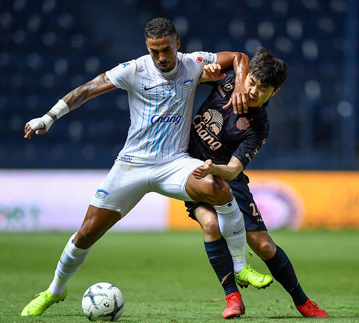 Văn Lâm - Xuân Trường: Ngổn ngang hai gam màu sáng - tối tại Thai-League - Bóng Đá