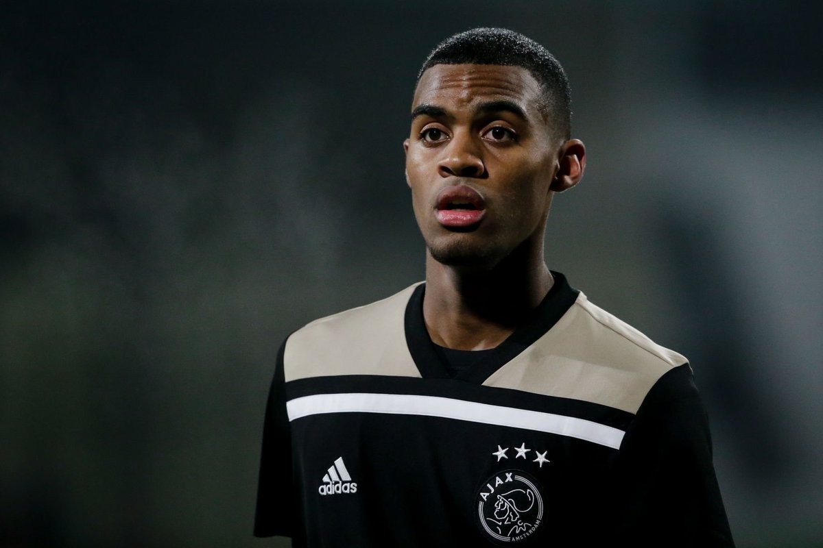 Mino Raiola muốn 'đền' cho Juventus 'Pogba mới' - Bóng Đá