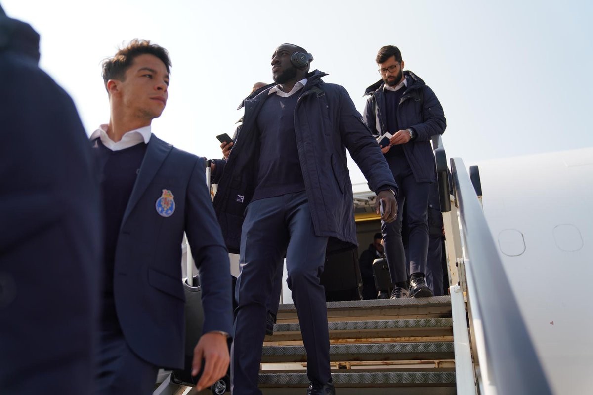 Liverpool cẩn thận, 'hung thần' Pepe chuẩn bị có mặt tại Anfield - Bóng Đá