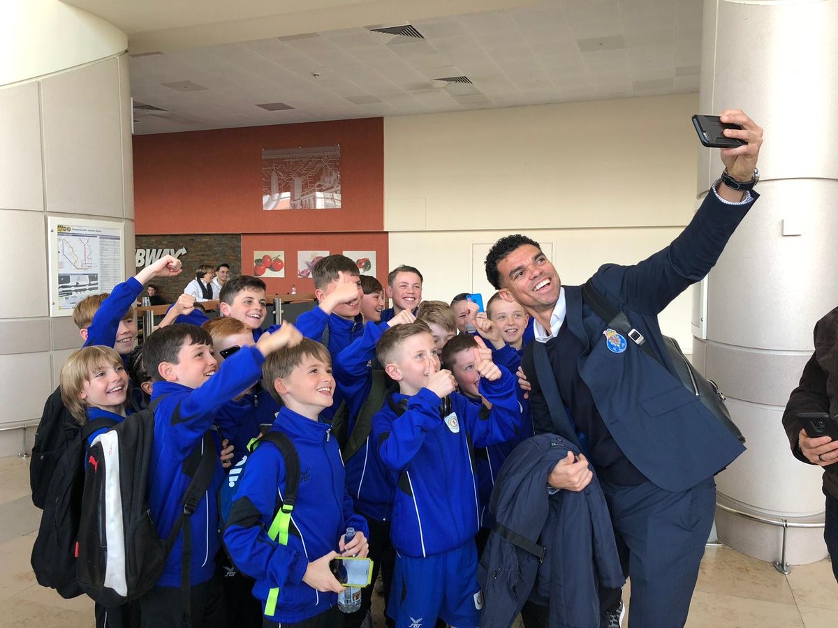 Liverpool cẩn thận, 'hung thần' Pepe chuẩn bị có mặt tại Anfield - Bóng Đá