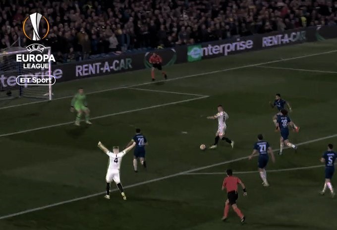 Aubameyang bị nhổ nước bọt và những điều bỏ lỡ loạt trận Europa League - Bóng Đá