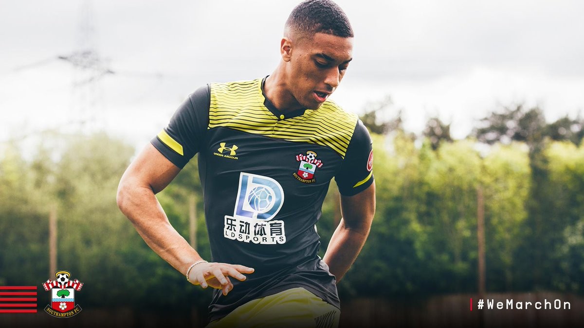 10 ngôi sao đẳng cấp Juve mang về với giá 'rẻ mạt' - Bóng Đá