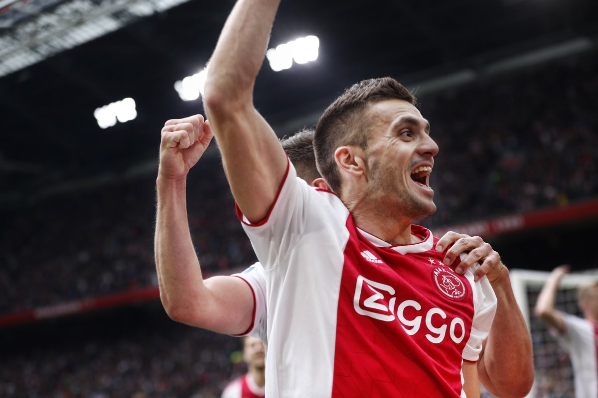 Ajax tiến gần chức vô địch - Bóng Đá