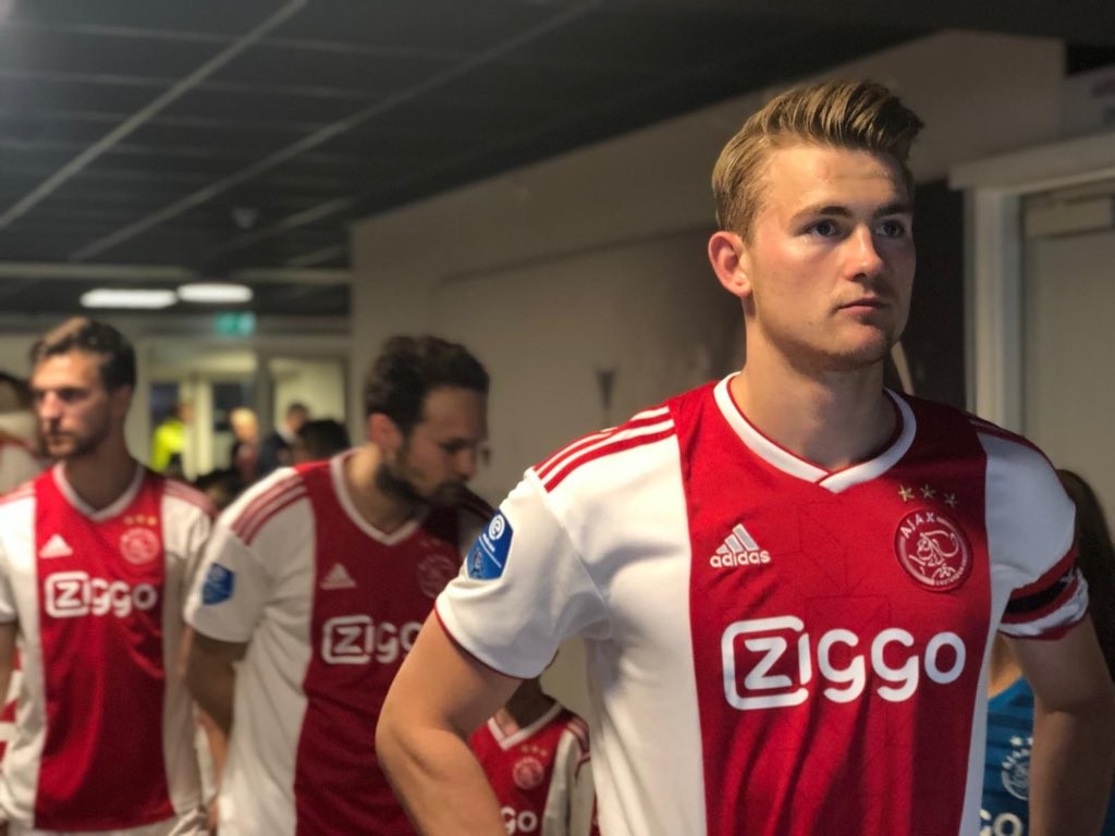 Ajax tiến gần chức vô địch - Bóng Đá