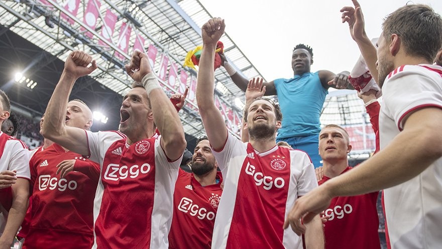 Ajax tiến gần chức vô địch - Bóng Đá