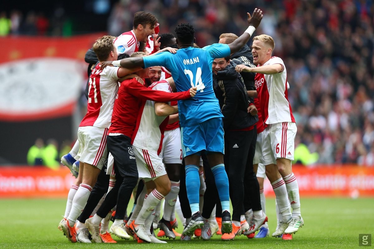 Ajax tiến gần chức vô địch - Bóng Đá